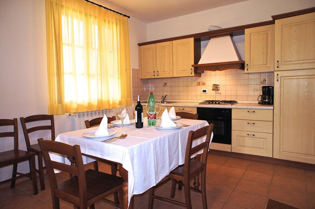 סן וינצ'נזו Appartamenti In Residence Villa Santa Maria חדר תמונה