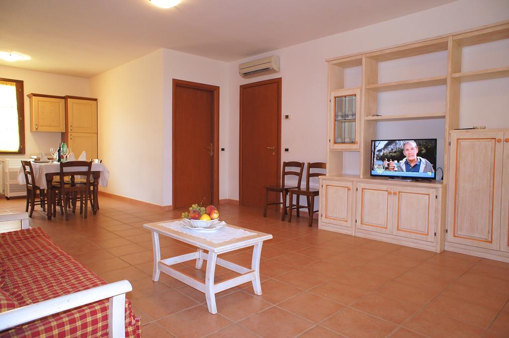 סן וינצ'נזו Appartamenti In Residence Villa Santa Maria חדר תמונה